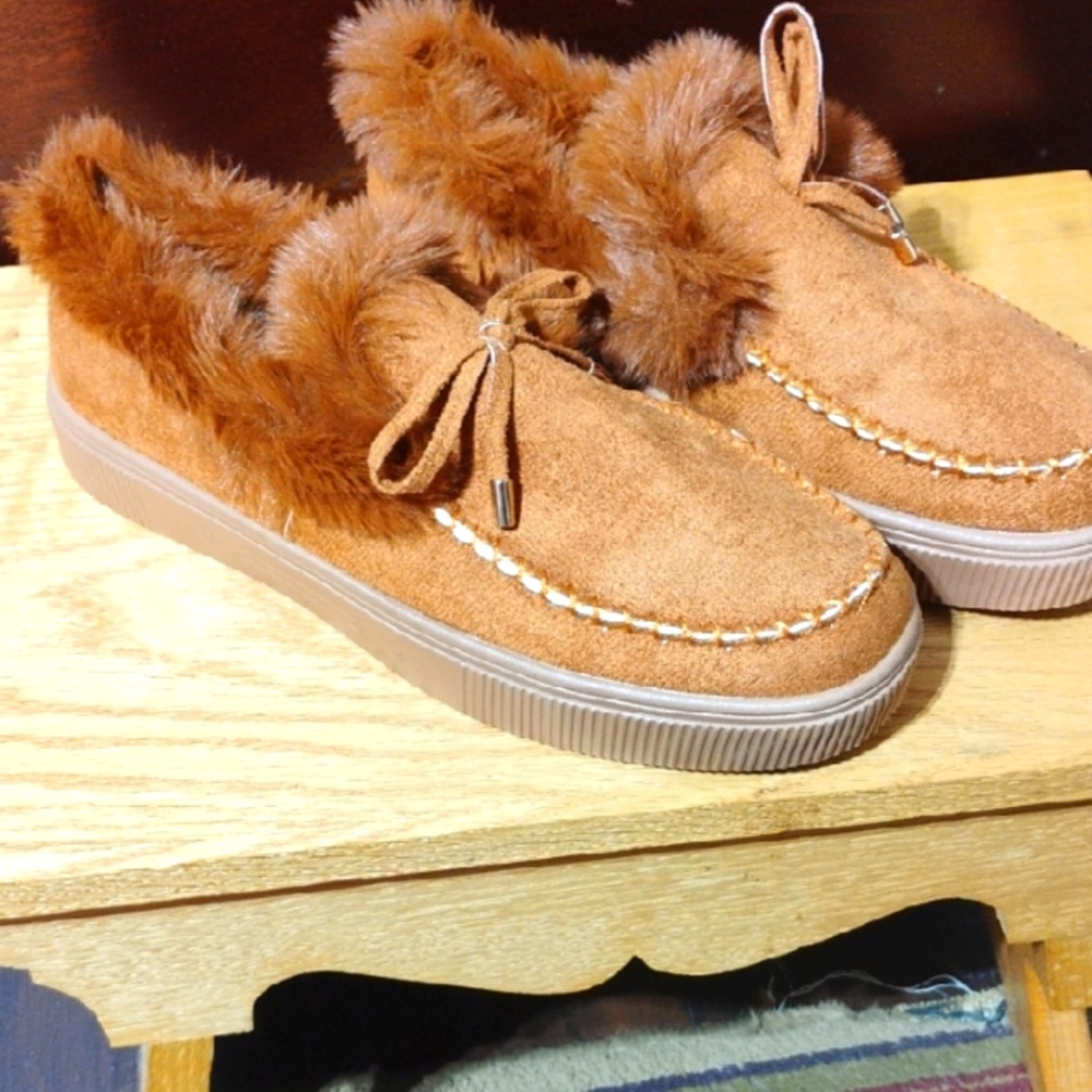 Women's Tan Faux Fur Lined Slippers